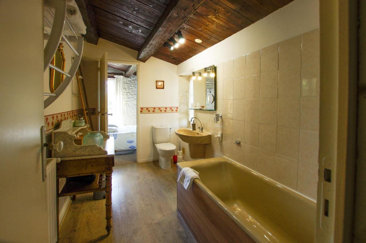 Logis Saint Leonard Bed & Breakfast Dompierre-sur-Mer Exterior foto