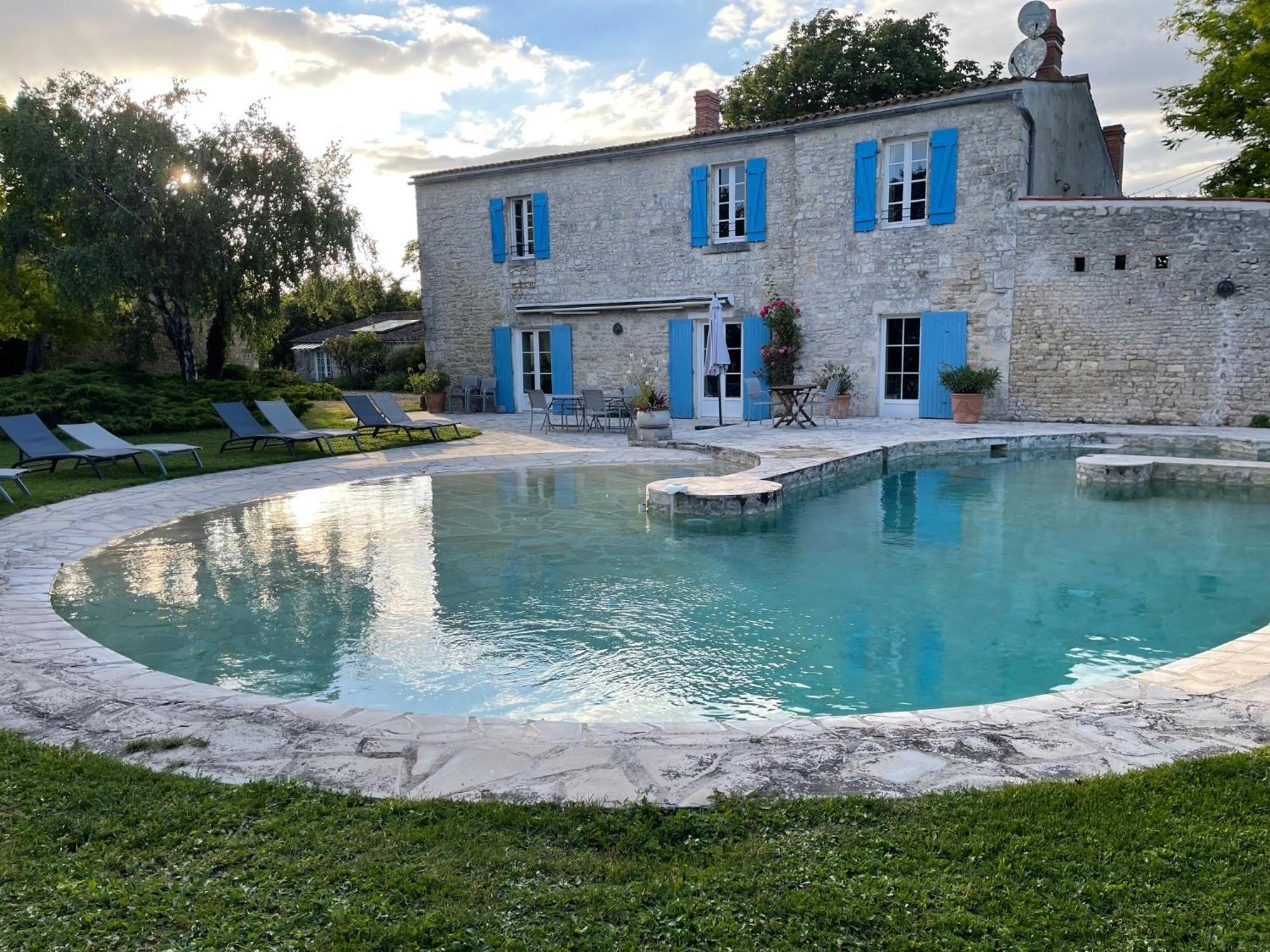 Logis Saint Leonard Bed & Breakfast Dompierre-sur-Mer Exterior foto