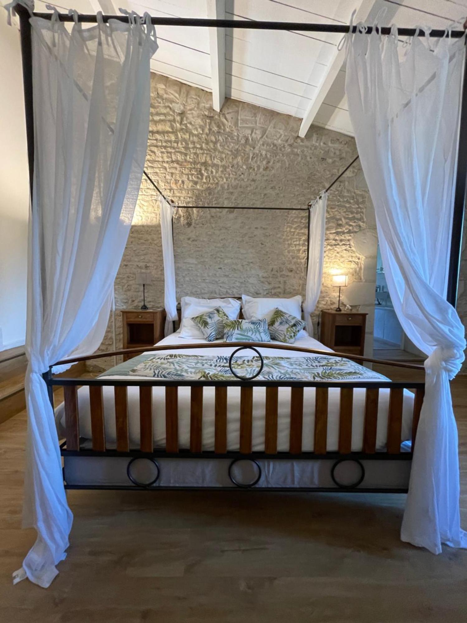 Logis Saint Leonard Bed & Breakfast Dompierre-sur-Mer Exterior foto