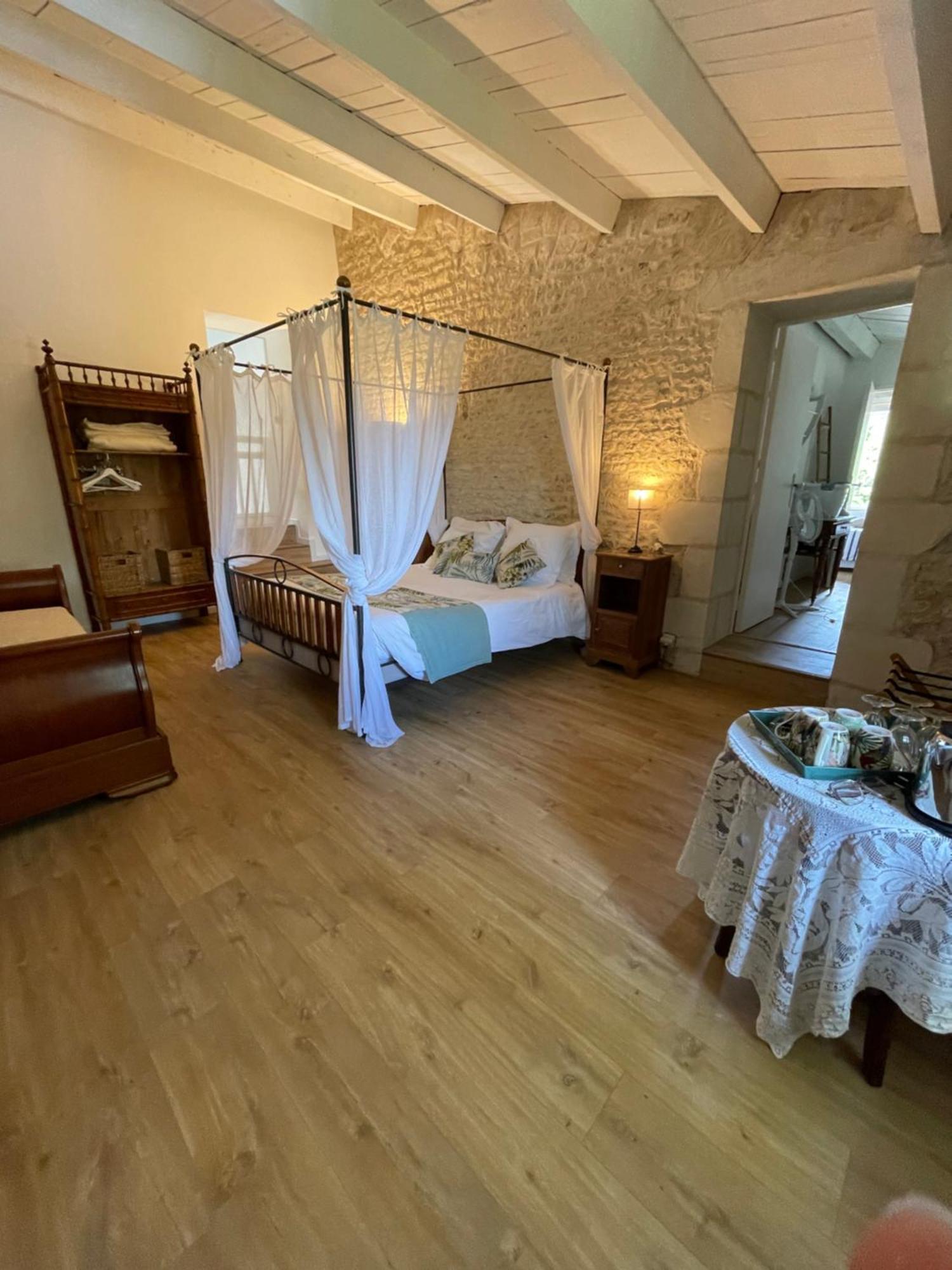 Logis Saint Leonard Bed & Breakfast Dompierre-sur-Mer Exterior foto